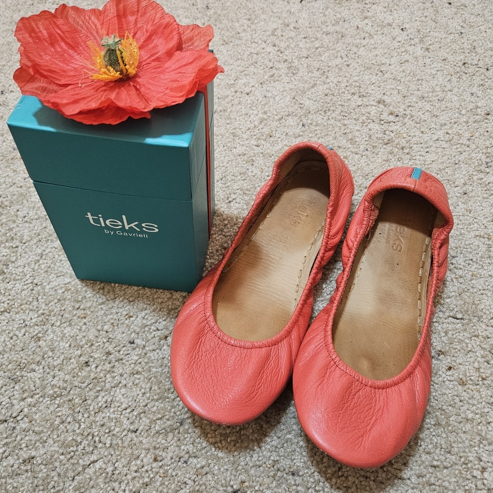 Poppy Tieks Leather Flats Size 10
